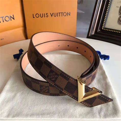 Products by Louis Vuitton: Essential V 30MM